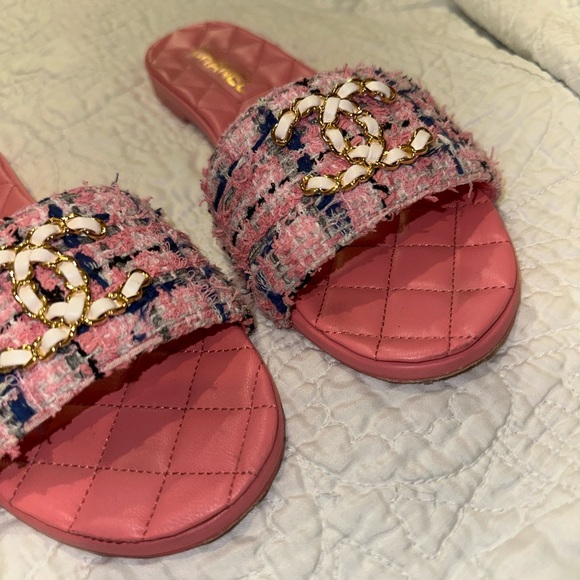 Chanel pink tweed slides - Picture 2 of 7